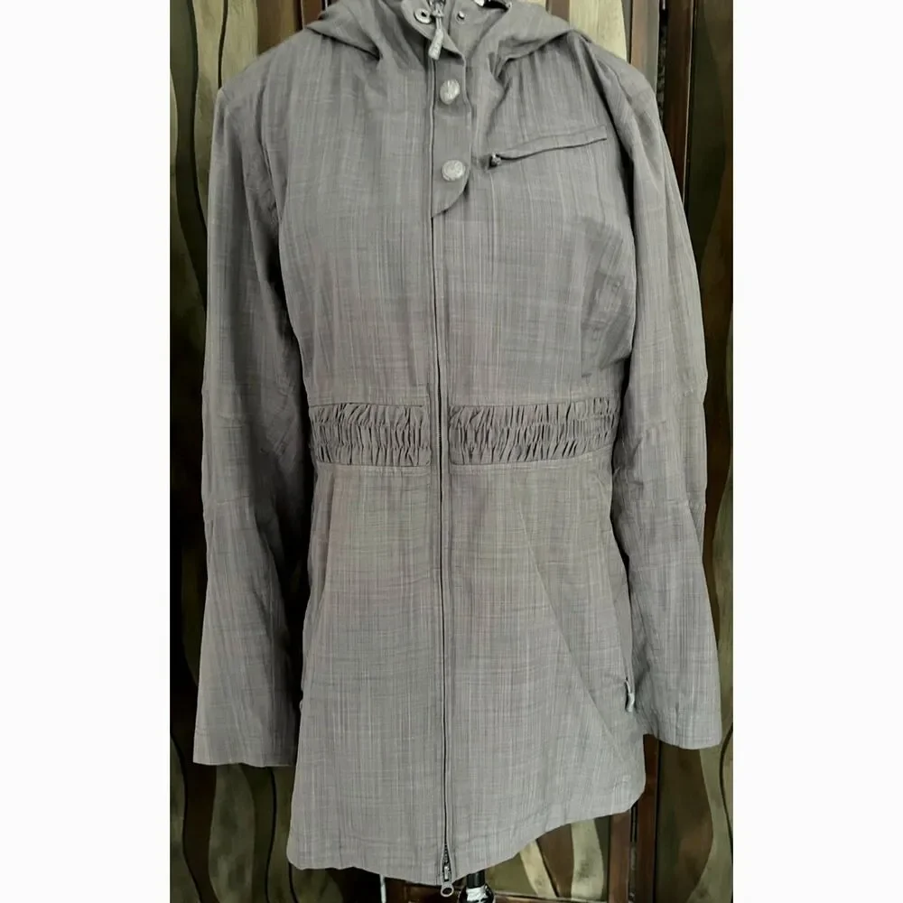 Athleta windbreaker. Size M-L.